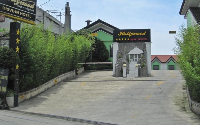 Hollywood Drive-In Hotel