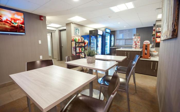 Coast Calgary Downtown Hotel & Suites by APA