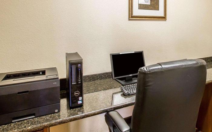 Comfort Suites Glendale - State Farm Stadium Area