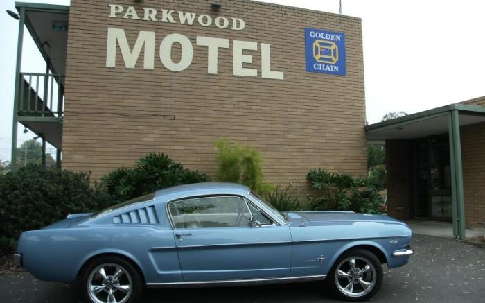 Parkwood Motel & Apartments