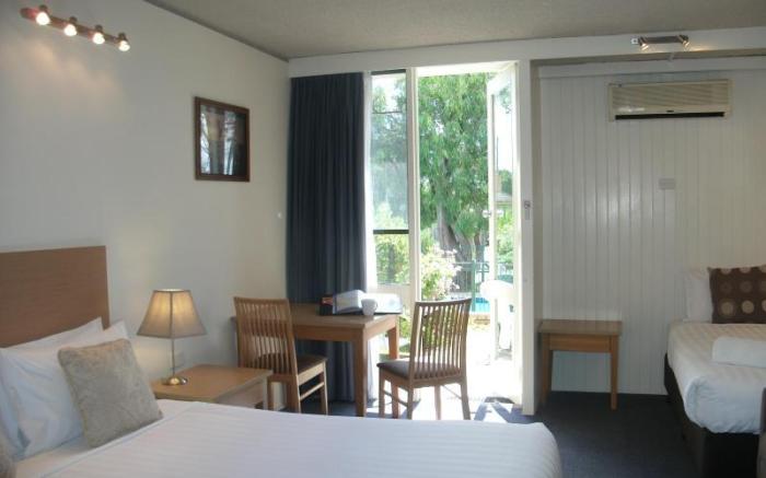 Parkwood Motel & Apartments