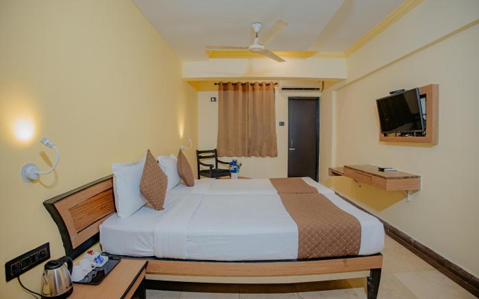 Om Shiv Hotel - Formerly The Treat Hotel