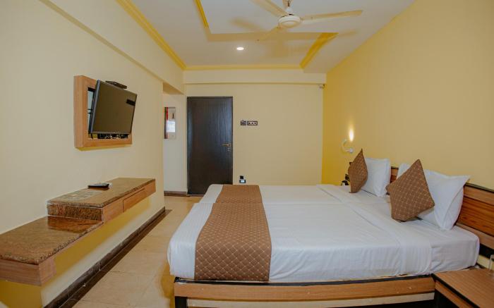 Om Shiv Hotel - Formerly The Treat Hotel