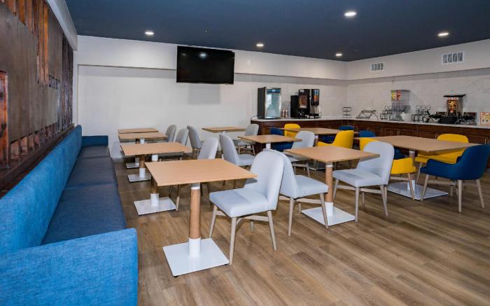 Comfort Inn & Suites River City Decatur