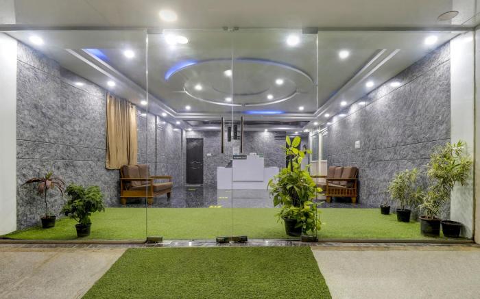 Townhouse OAK SRK White Inn Near Ragigudda Sri Prasanna Anjaneyaswamy Temple