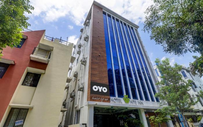Townhouse OAK SRK White Inn Near Ragigudda Sri Prasanna Anjaneyaswamy Temple