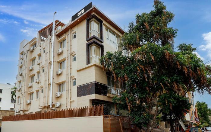 Townhouse OAK Hotel Prime