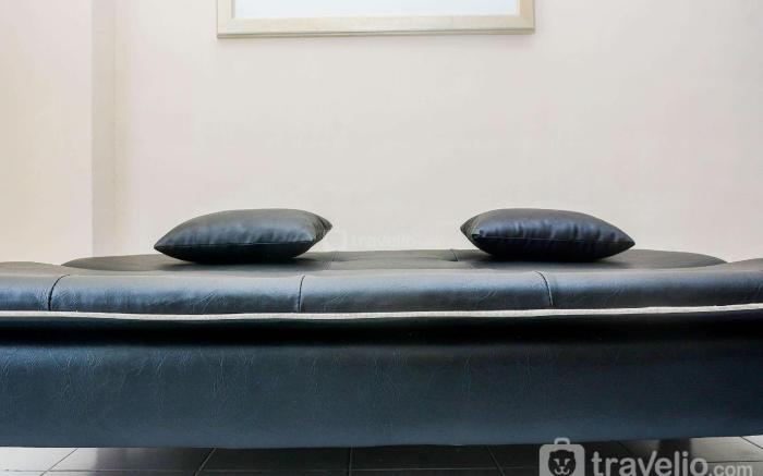 Comfy 2BR Mutiara Bekasi Apartement By Travelio