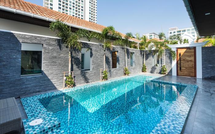 majestic Residence pool villa by korawan