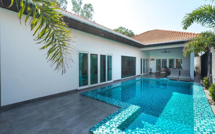 majestic Residence pool villa by korawan