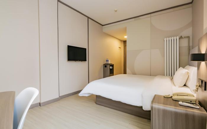 Hanting Hotel Xi'an Yongxingfang Changlemen Metro Station