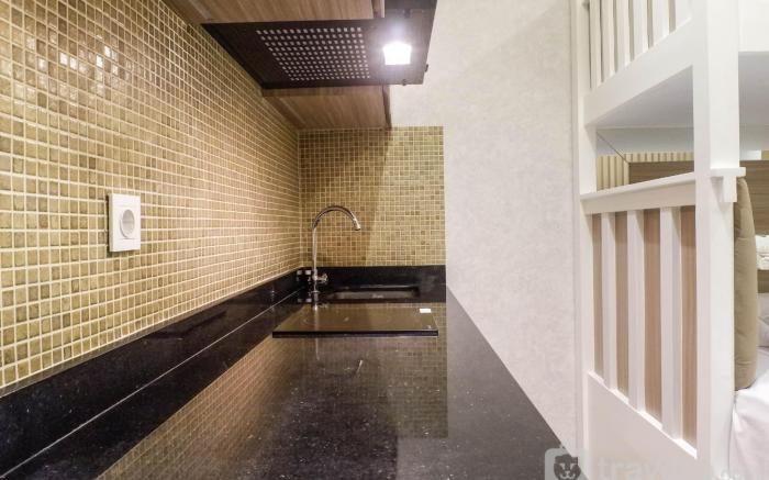Studio Benson next to Pakuwon Mall By Travelio