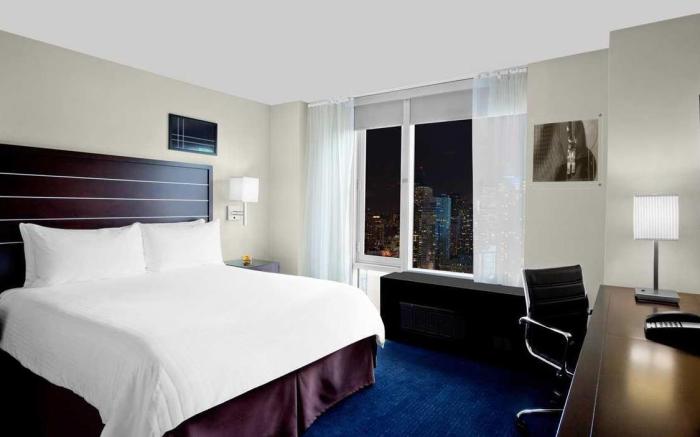 Hilton New York Fashion District Hotel