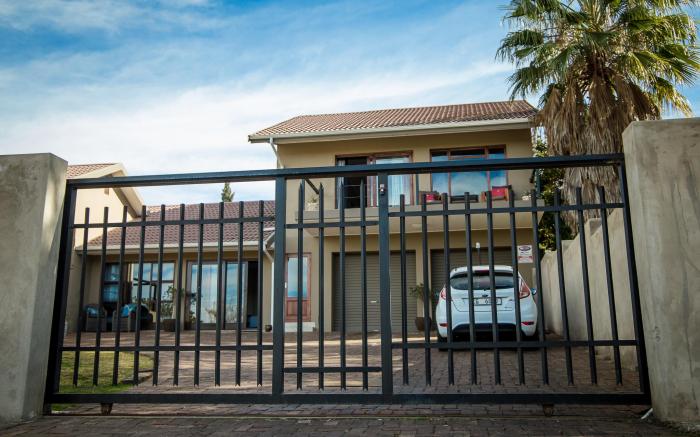 21 Klein Karoo St