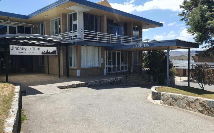 Lake Jindabyne Hotel