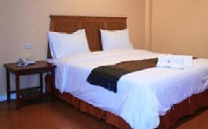Sri Chumphon Hotel