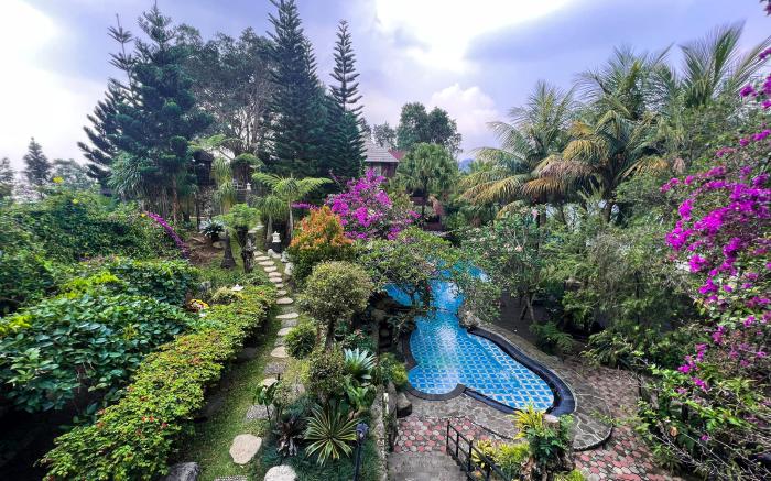 EdensoR Hills Villa, Resort & Café Sharia