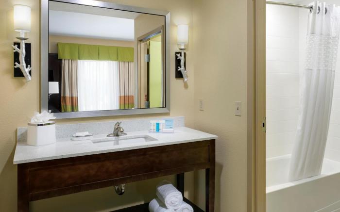 Hampton Inn & Suites Williamsport-Faxon Exit