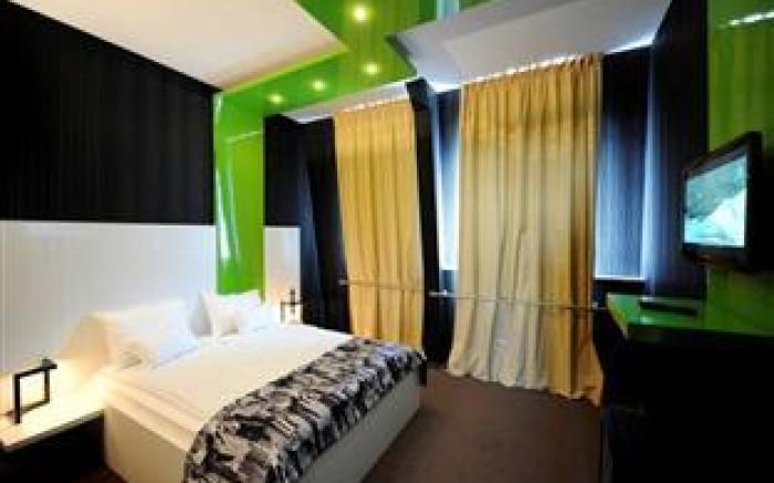 Plaza V Hotel