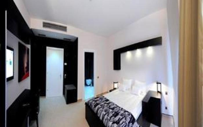 Plaza V Hotel