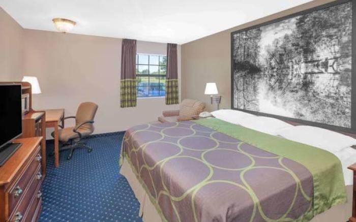 Super 8 By Wyndham Lowell/Bentonville/Rogers Area