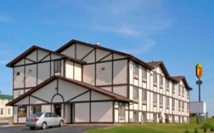 Super 8 By Wyndham Springfield North I-44