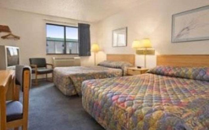 Super 8 By Wyndham Springfield North I-44