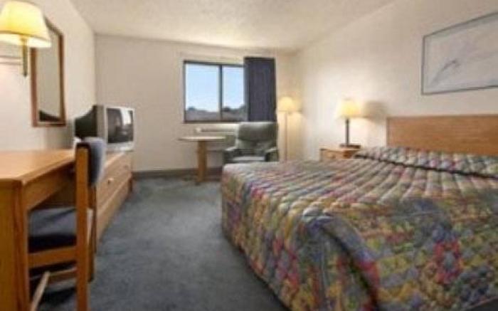 Super 8 By Wyndham Springfield North I-44