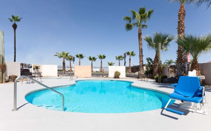 Super 8 By Wyndham Buttonwillow