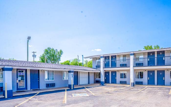 Deluxe Inn & Suites By OYO Miami OK