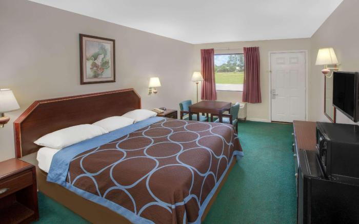 Super 8 By Wyndham Ocean Springs Biloxi