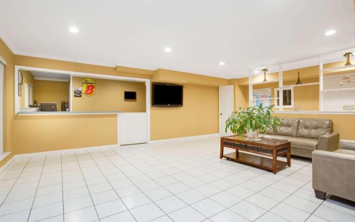 Super 8 By Wyndham Defuniak Springs