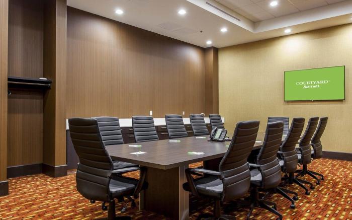 Courtyard by Marriott Montreal West Island/Baie D’Urfe