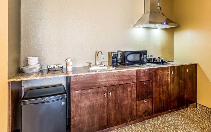 Comfort Suites