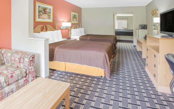 Days Inn & Suites by Wyndham Pine Bluff