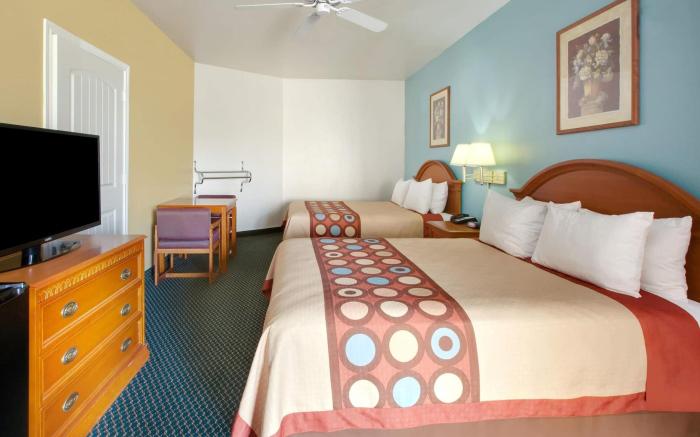 Super 8 By Wyndham Forney/East Dallas