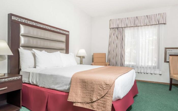 Days Inn by Wyndham Hutchinson