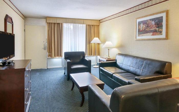 NEW HOPE INN & SUITES