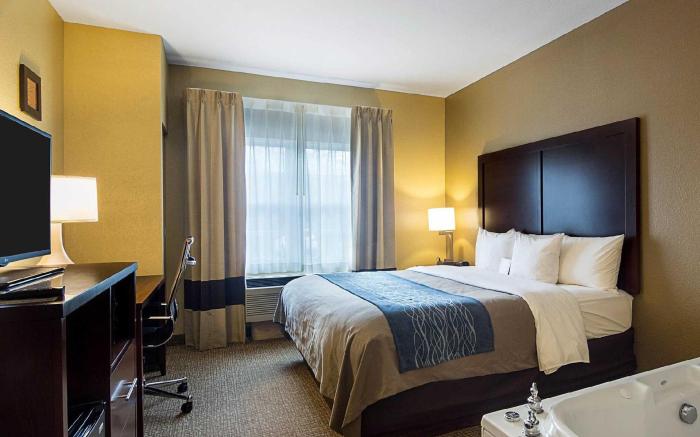 Comfort Inn & Suites Grafton-Cedarburg
