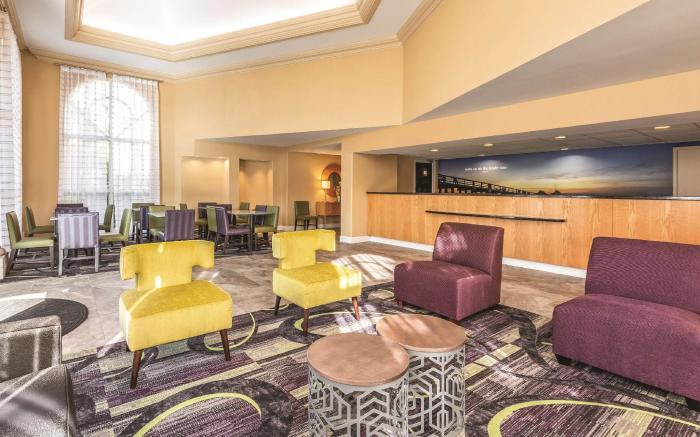 La Quinta Inn & Suites by Wyndham Naples Downtown