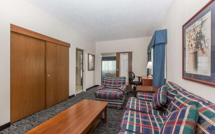 Baymont by Wyndham Des Moines Airport