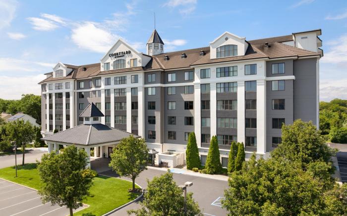 Courtyard by Marriott Long Island MacArthur Airport