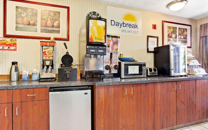 Days Inn by Wyndham Federal Way