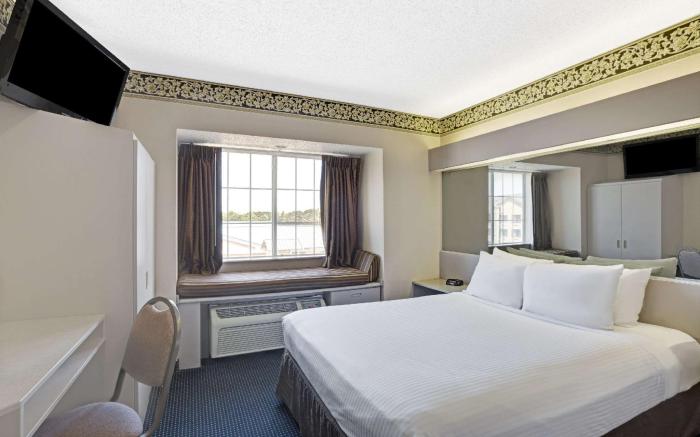 Microtel Inn & Suites by Wyndham Houston