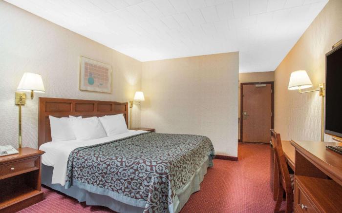 Days Inn by Wyndham Liberty