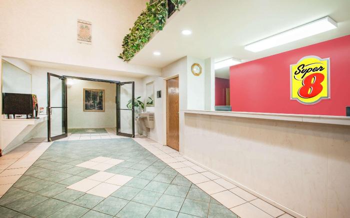 Super 8 By Wyndham White Hall