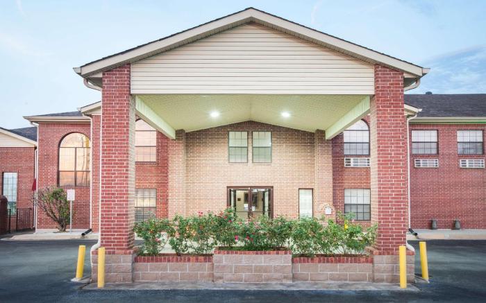 Super 8 By Wyndham White Hall