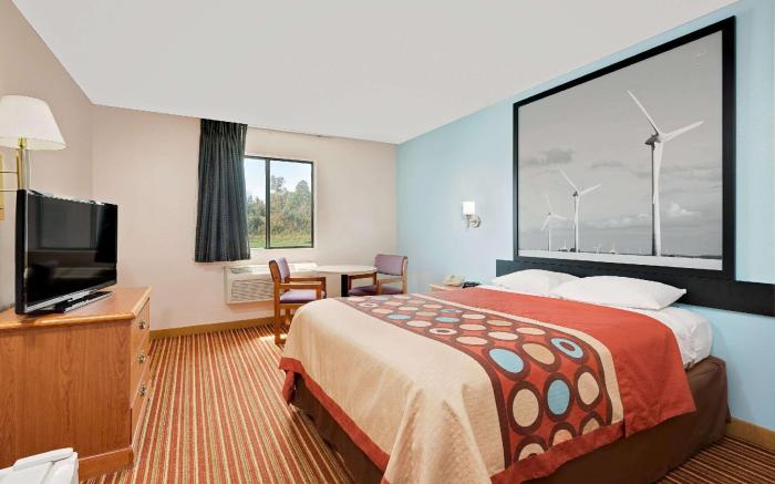 Super 8 By Wyndham Rock Port Mo