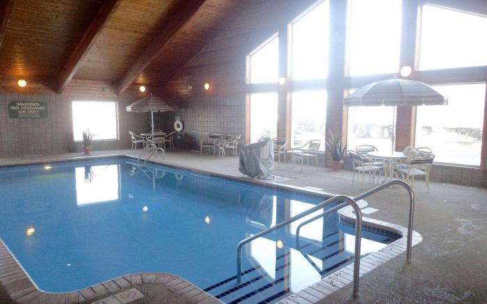 AmericInn by Wyndham Marshall