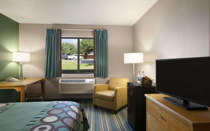 Super 8 By Wyndham Batesville